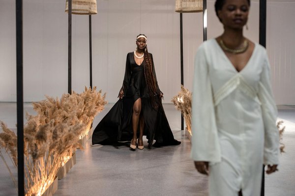 Wat zijn de voordelen van het volgen van mode-influencers op sociale media?